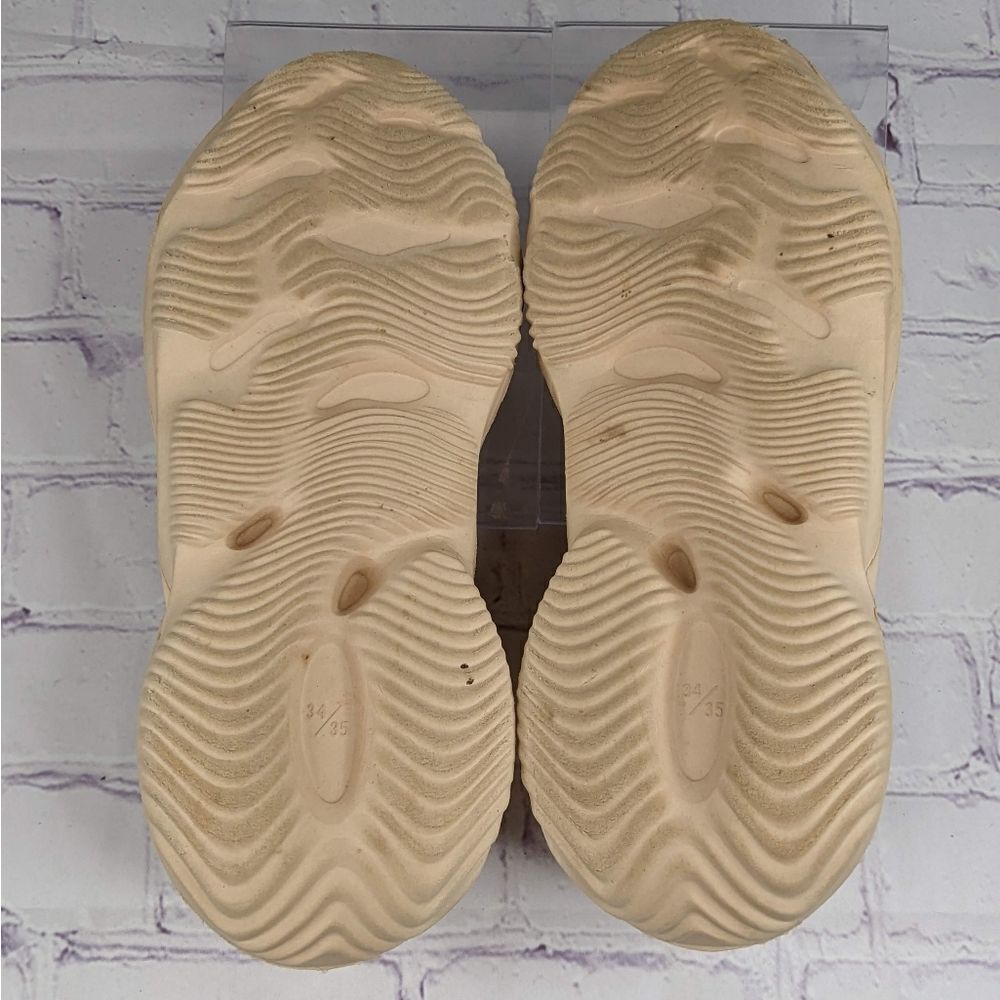 Unisex Foam Runners - Picture 7 of 9